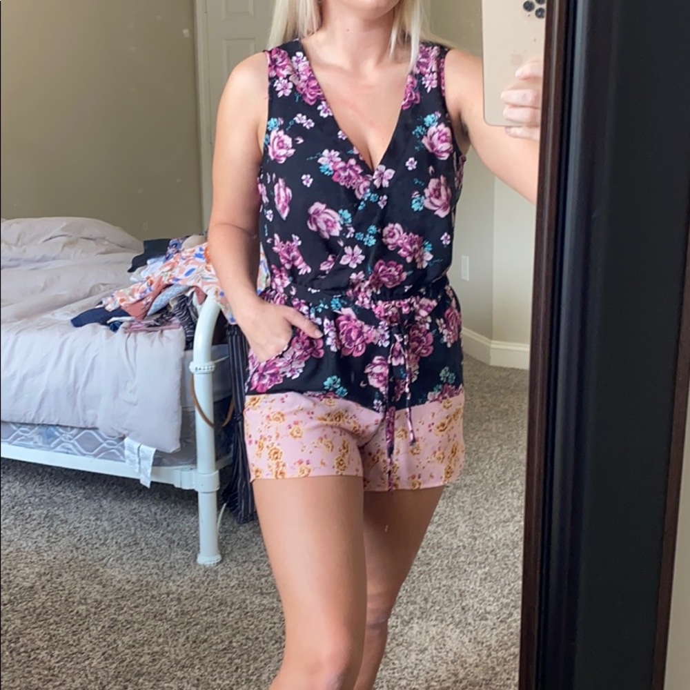 Cute floral romper!